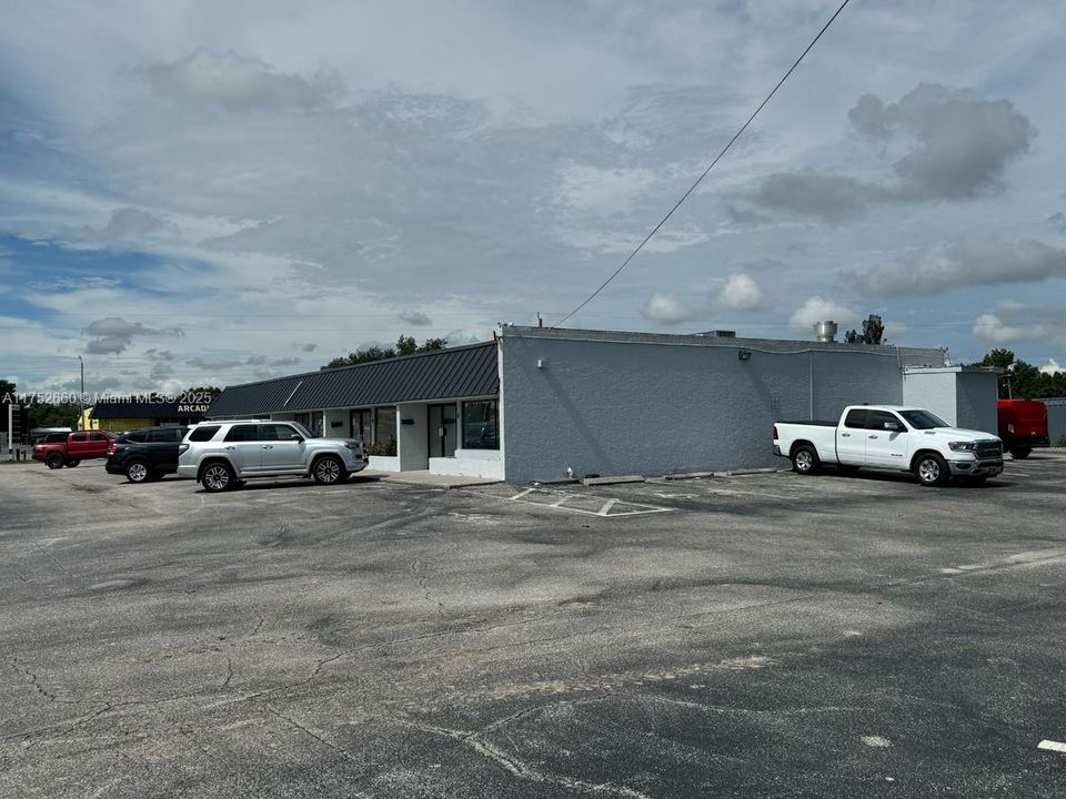 最近售出: $1,200,000 (0 贝兹, 0 浴室, 0 平方英尺)