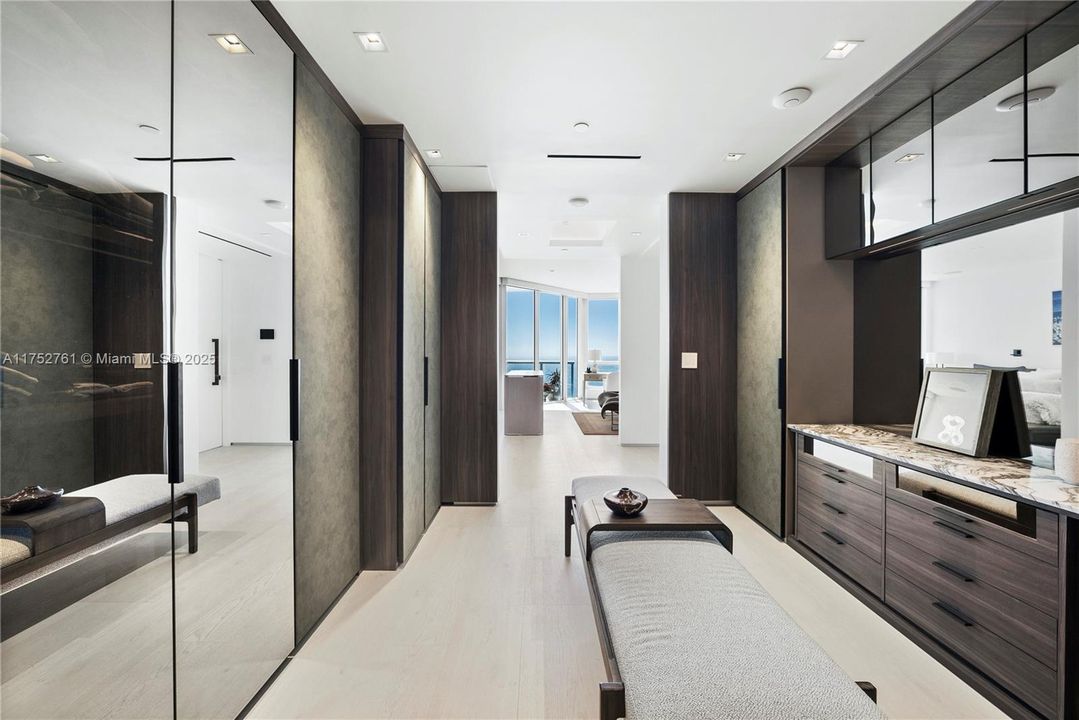 For Sale: $25,900,000 (3 beds, 3 baths, 4776 Square Feet)
