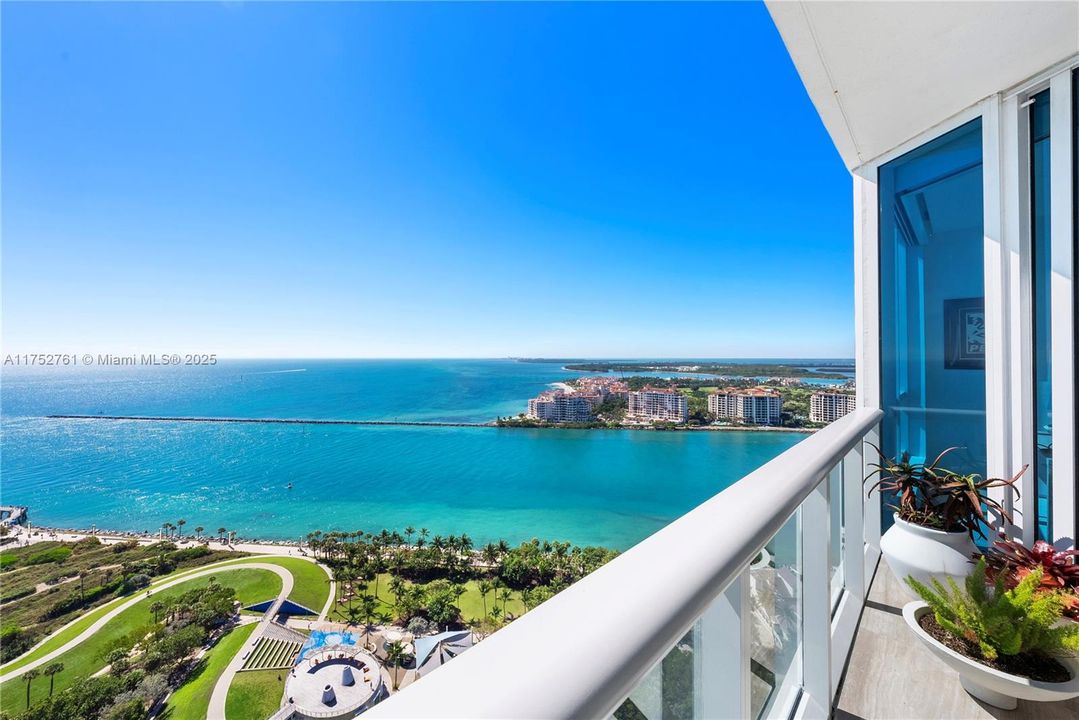 For Sale: $25,900,000 (3 beds, 3 baths, 4776 Square Feet)
