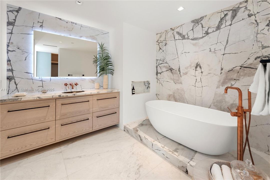 For Sale: $25,900,000 (3 beds, 3 baths, 4776 Square Feet)