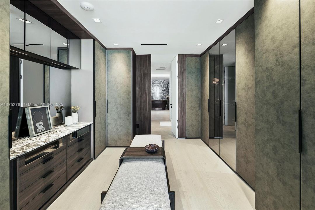 For Sale: $25,900,000 (3 beds, 3 baths, 4776 Square Feet)