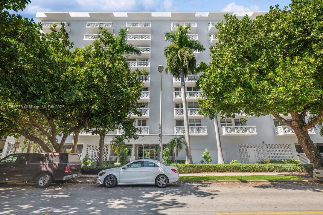 Recently Rented: $3,500 (2 beds, 2 baths, 1266 Square Feet)