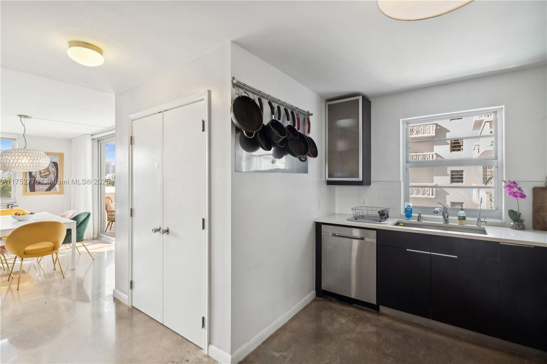 Recently Rented: $3,500 (2 beds, 2 baths, 1266 Square Feet)