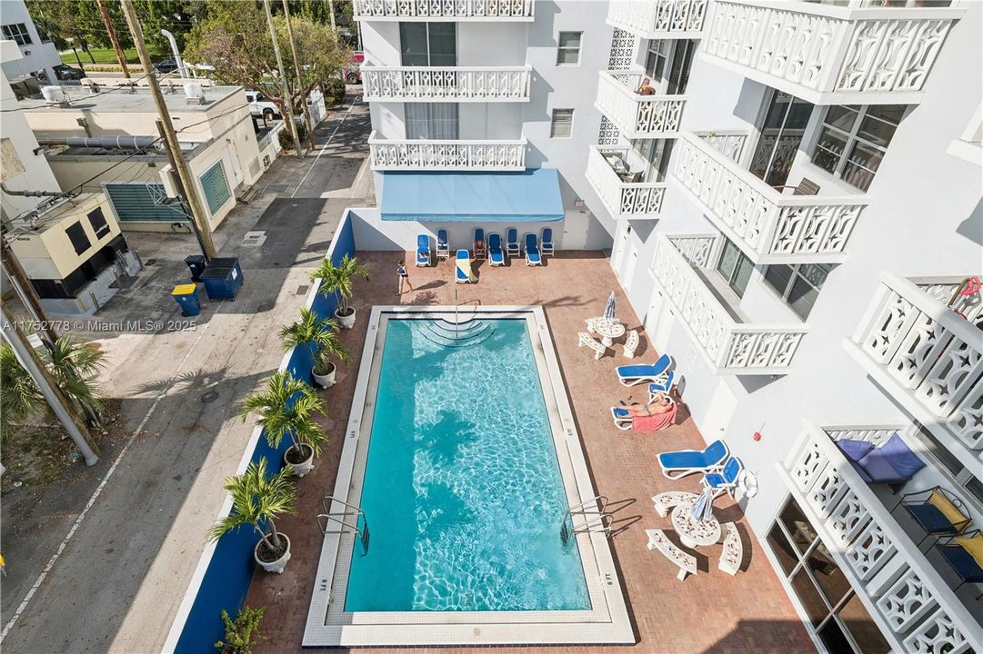 Recently Rented: $3,500 (2 beds, 2 baths, 1266 Square Feet)