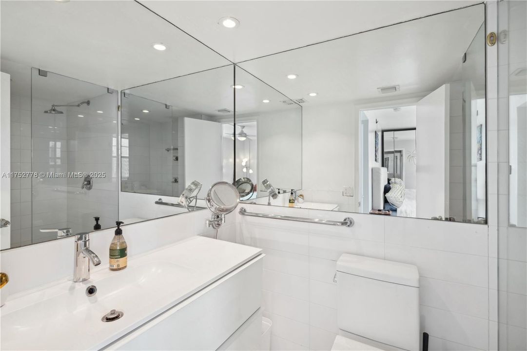 Recently Rented: $3,500 (2 beds, 2 baths, 1266 Square Feet)