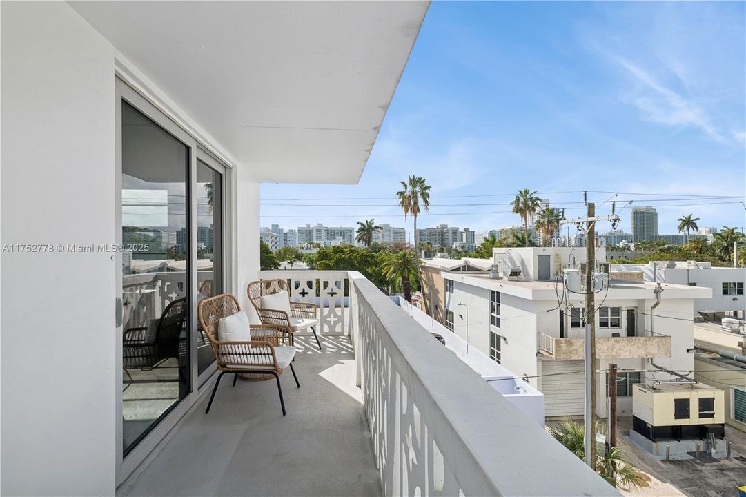 Recently Rented: $3,500 (2 beds, 2 baths, 1266 Square Feet)