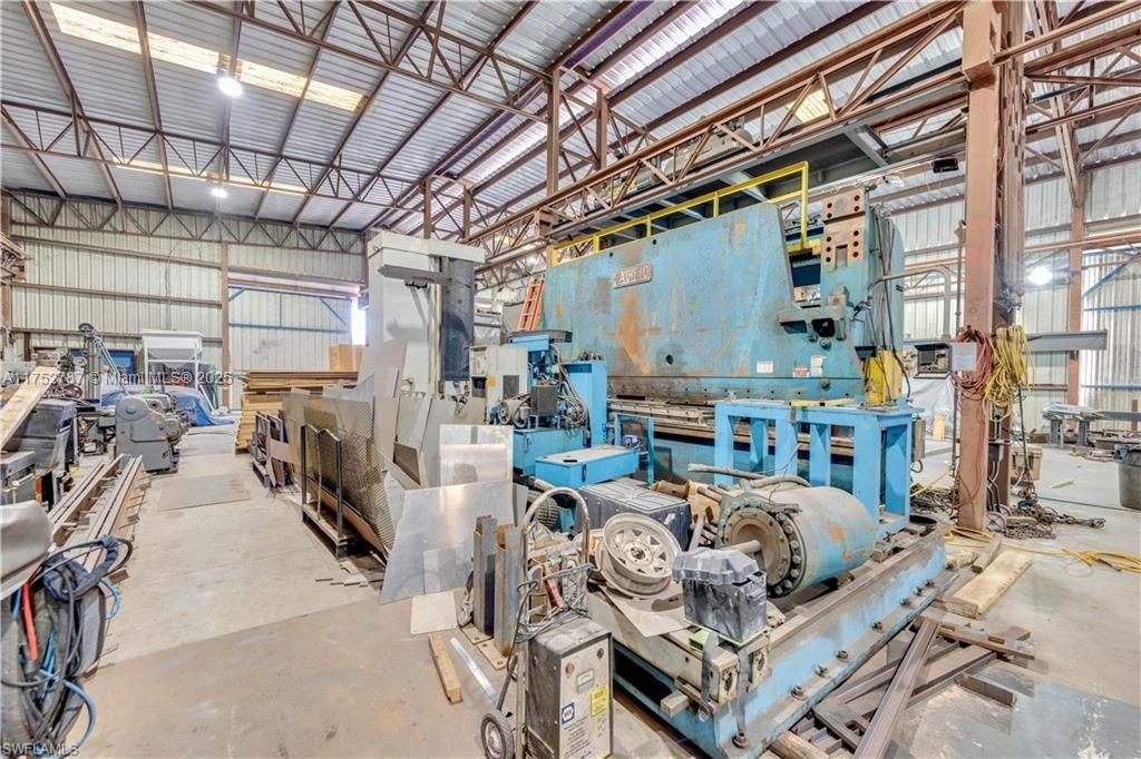 851 S Elm St, LaBelle, FL 33935