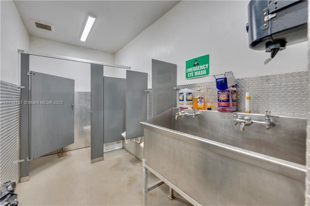 851 S Elm St, LaBelle, FL 33935