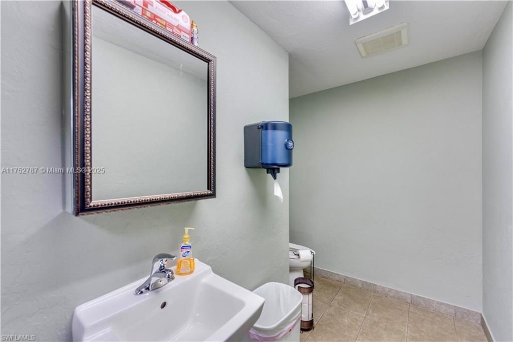 851 S Elm St, LaBelle, FL 33935