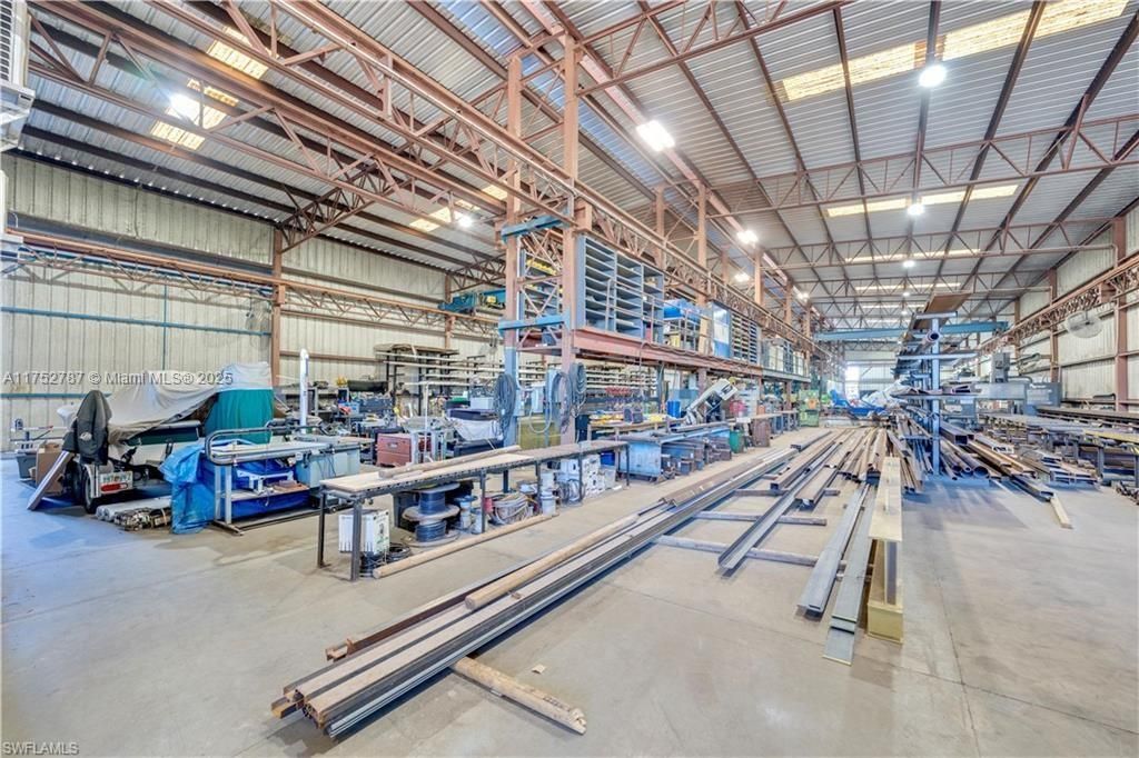 851 S Elm St, LaBelle, FL 33935