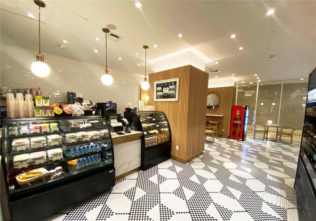 Под контрактом: $15,000 (2 спален, 2 ванн, 1290 Квадратных фут)