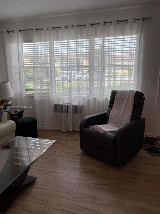 Recently Sold: $119,000 (1 beds, 1 baths, 570 Square Feet)