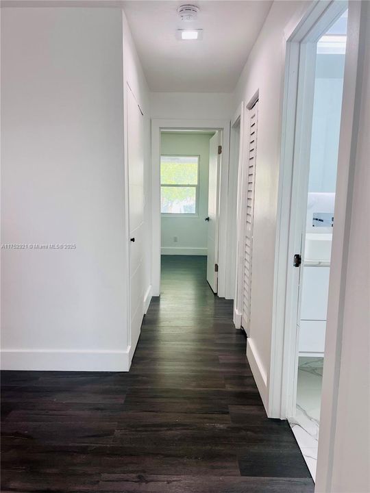 Hall of the second floor to the additional bedrooms