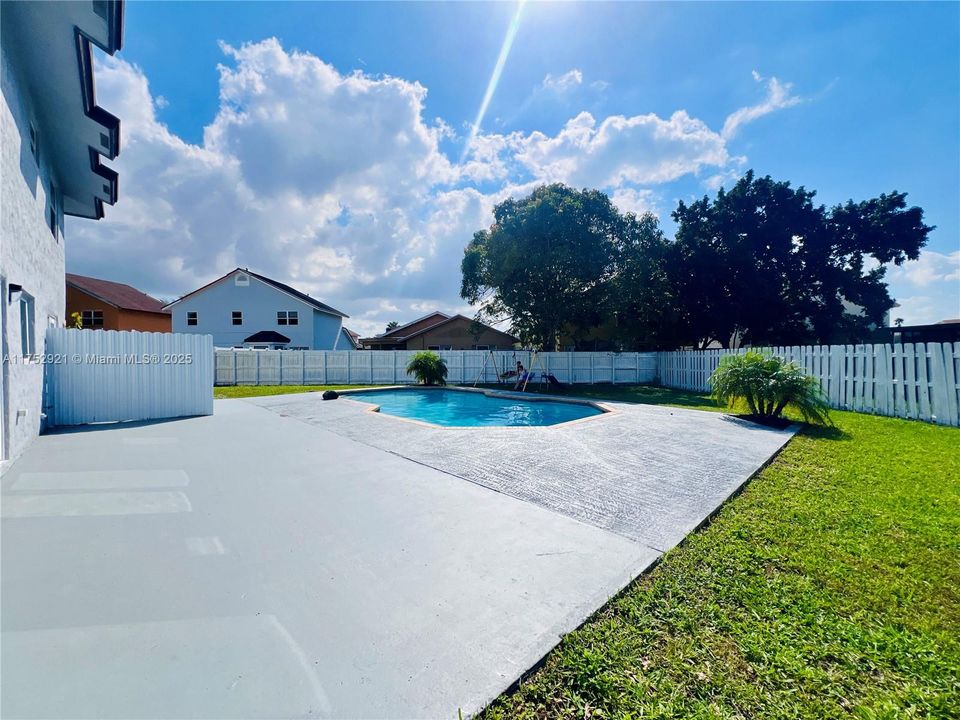 Recently Rented: $4,490 (4 beds, 3 baths, 2301 Square Feet)