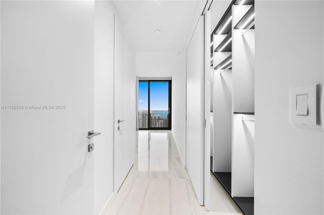 最近租的: $35,900 (4 贝兹, 4 浴室, 3657 平方英尺)