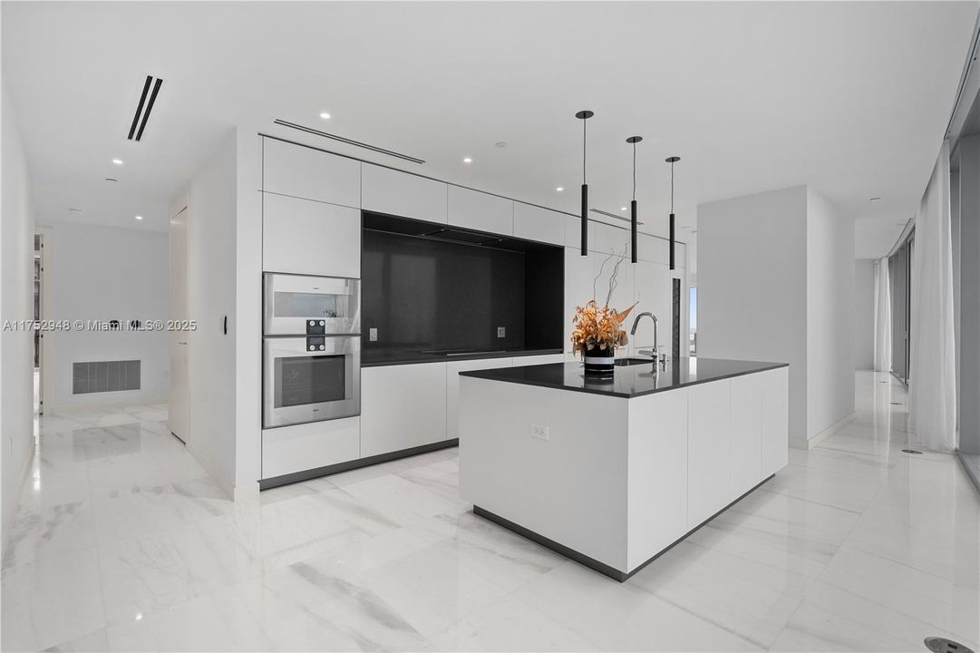 最近租的: $35,900 (4 贝兹, 4 浴室, 3657 平方英尺)