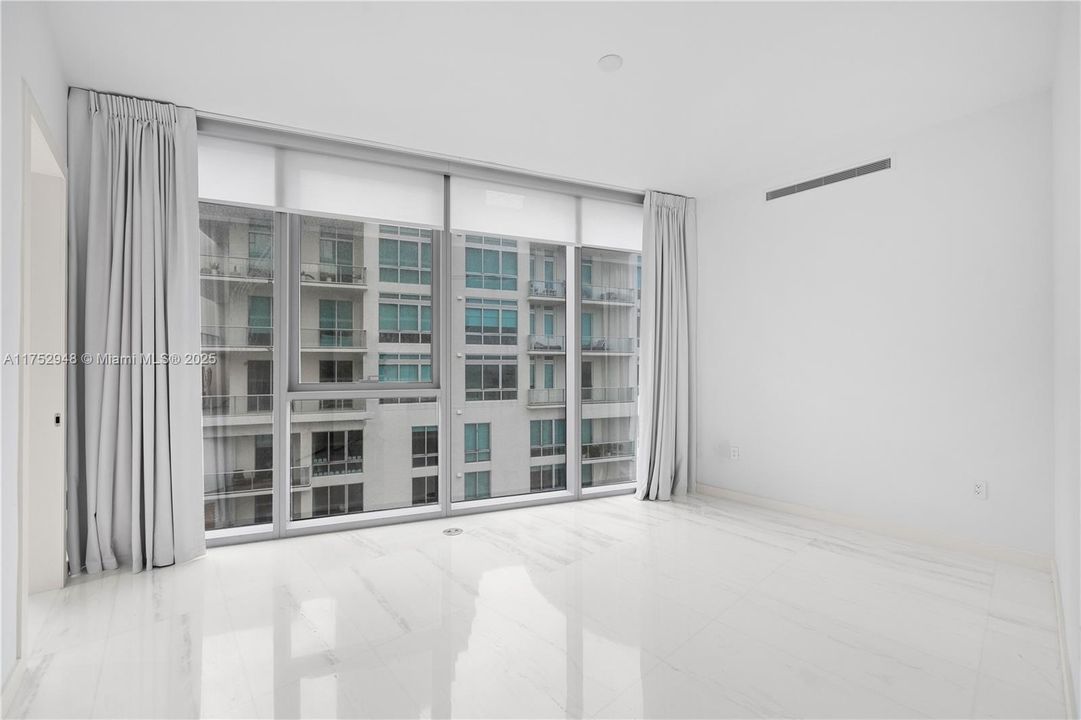 最近租的: $35,900 (4 贝兹, 4 浴室, 3657 平方英尺)