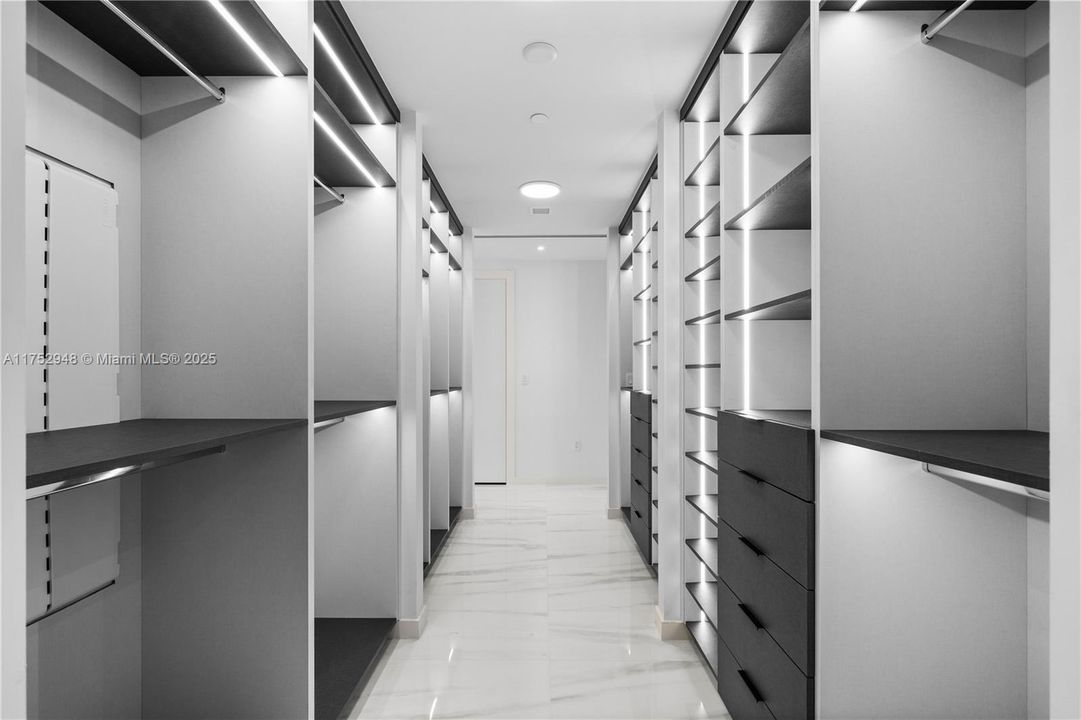 最近租的: $35,900 (4 贝兹, 4 浴室, 3657 平方英尺)