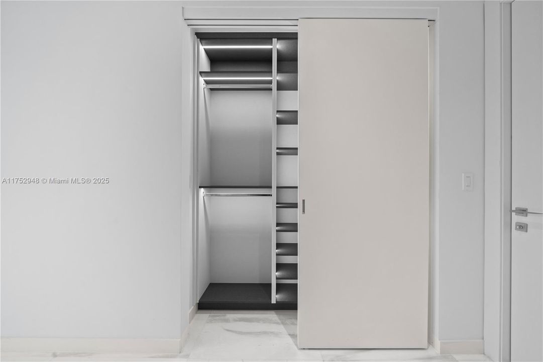 最近租的: $35,900 (4 贝兹, 4 浴室, 3657 平方英尺)