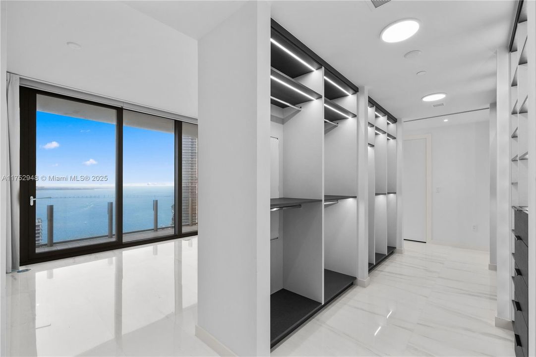 最近租的: $35,900 (4 贝兹, 4 浴室, 3657 平方英尺)