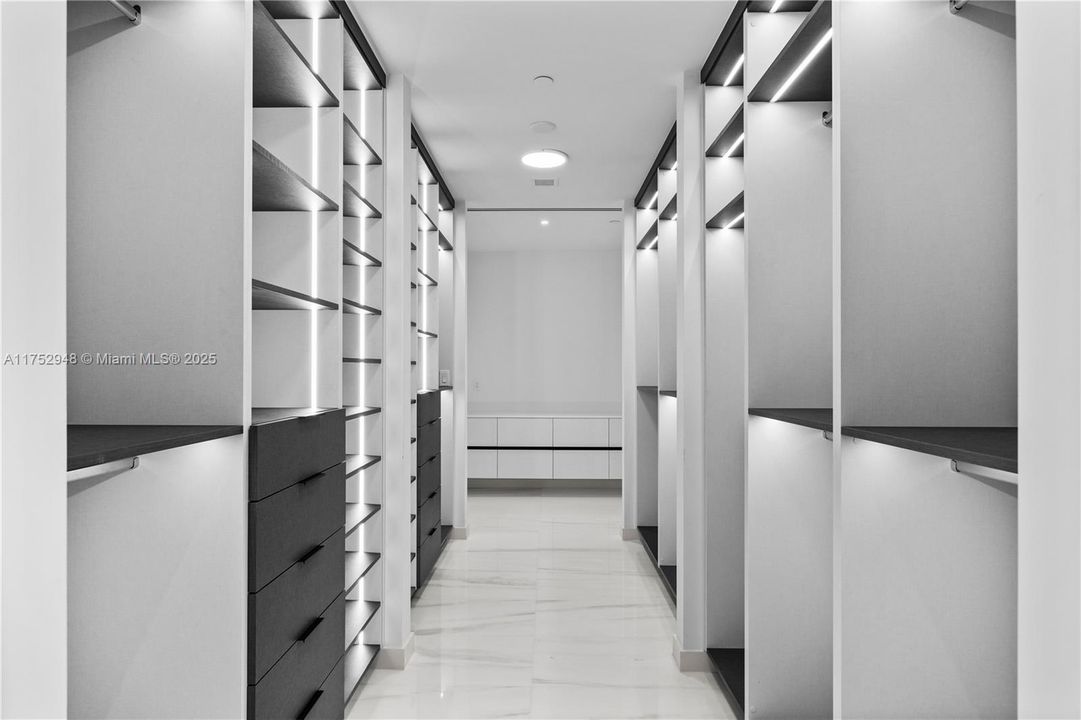 最近租的: $35,900 (4 贝兹, 4 浴室, 3657 平方英尺)