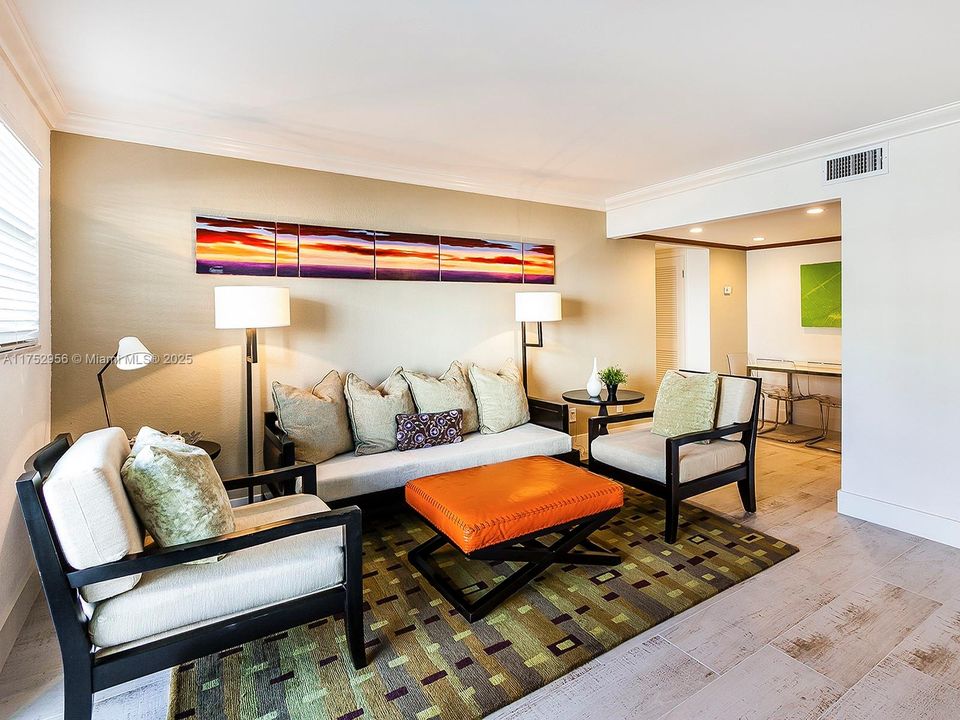 Active With Contract: $399,000 (2 beds, 1 baths, 815 Square Feet)