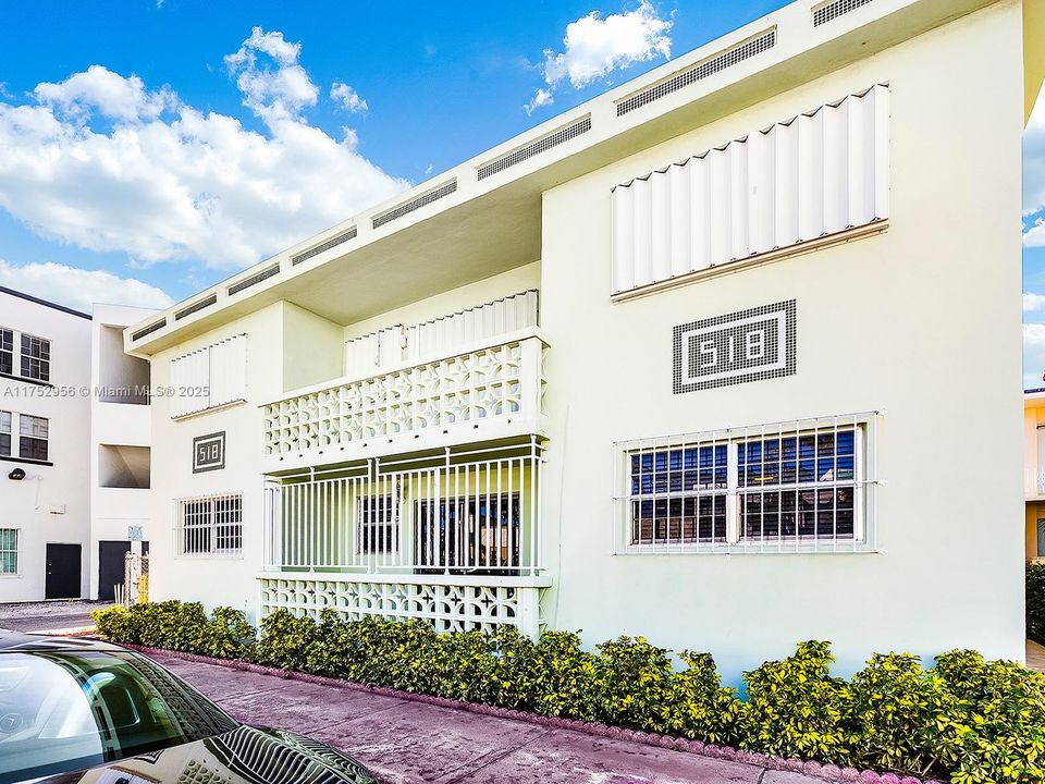 Active With Contract: $399,000 (2 beds, 1 baths, 815 Square Feet)