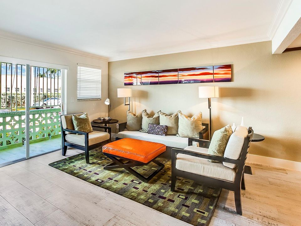 Active With Contract: $399,000 (2 beds, 1 baths, 815 Square Feet)