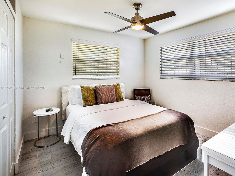 Active With Contract: $399,000 (2 beds, 1 baths, 815 Square Feet)