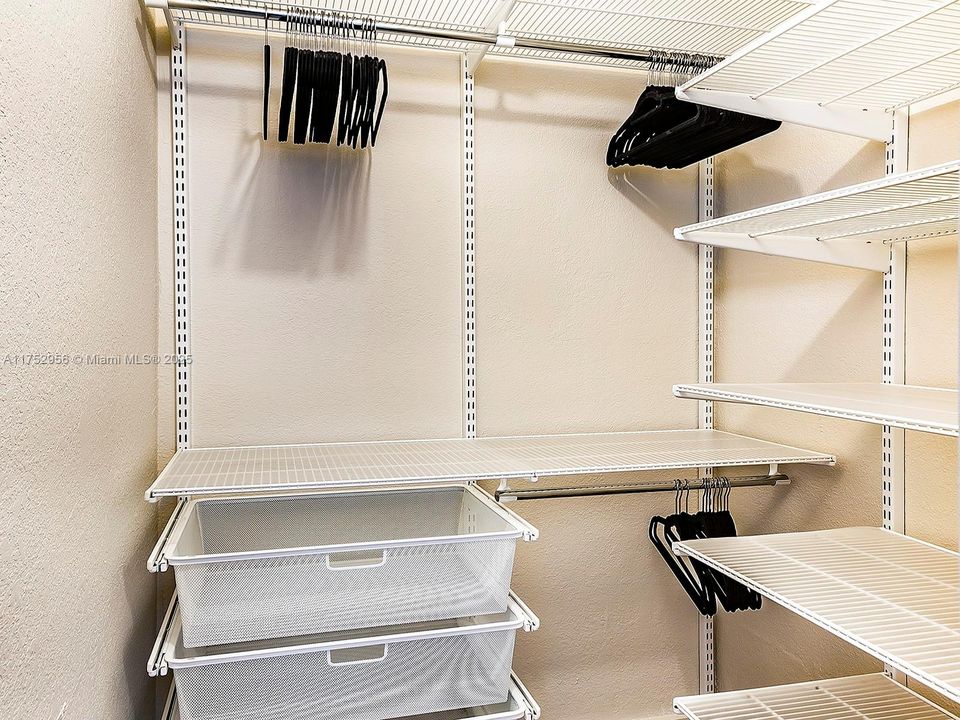 Active With Contract: $399,000 (2 beds, 1 baths, 815 Square Feet)