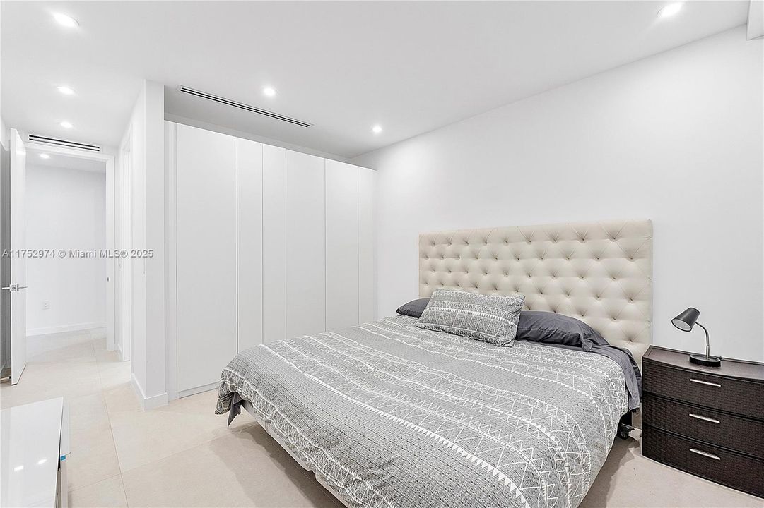 For Sale: $3,100,000 (5 beds, 5 baths, 2873 Square Feet)