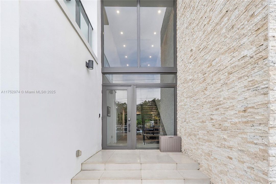 For Sale: $3,100,000 (5 beds, 5 baths, 2873 Square Feet)