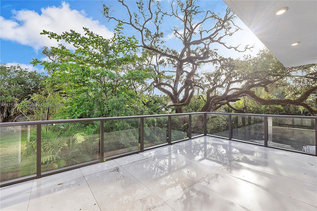 For Sale: $3,100,000 (5 beds, 5 baths, 2873 Square Feet)