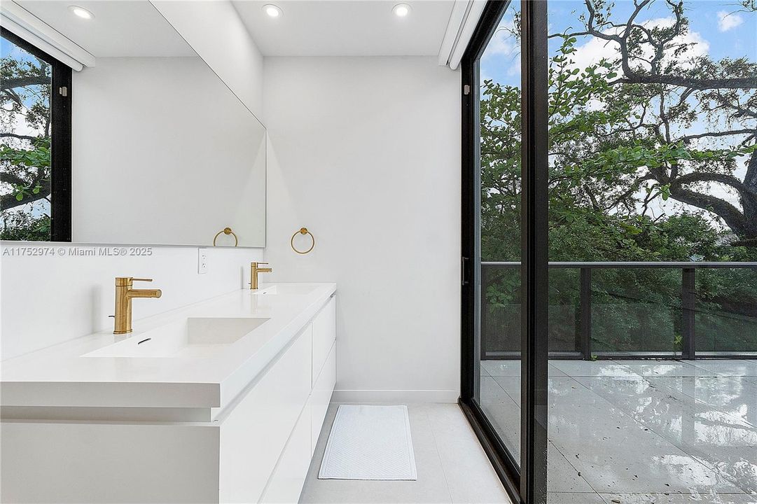 For Sale: $3,100,000 (5 beds, 5 baths, 2873 Square Feet)