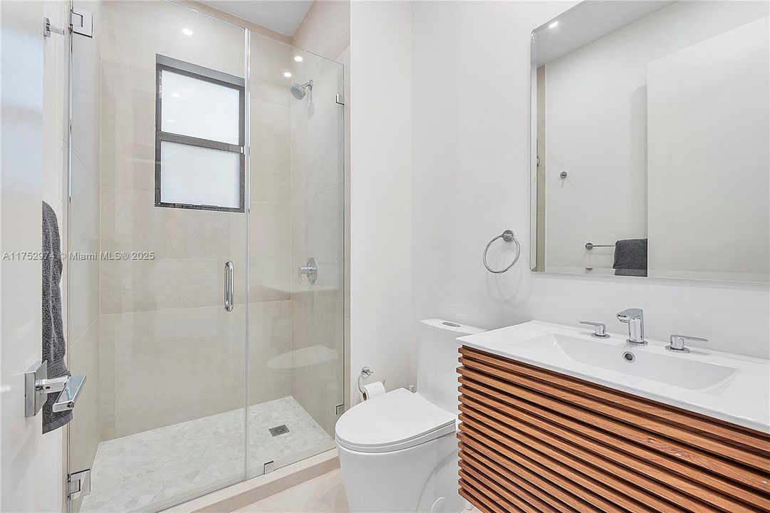 For Sale: $3,100,000 (5 beds, 5 baths, 2873 Square Feet)