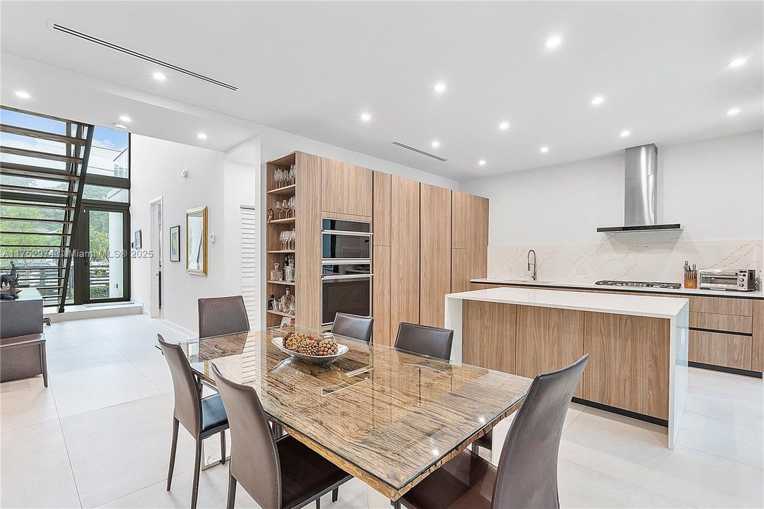 For Sale: $3,100,000 (5 beds, 5 baths, 2873 Square Feet)