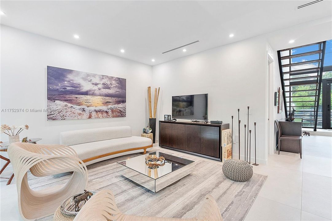 For Sale: $3,100,000 (5 beds, 5 baths, 2873 Square Feet)