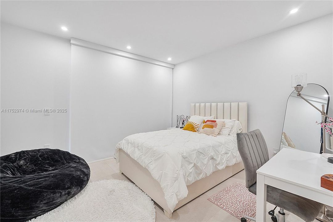 For Sale: $3,100,000 (5 beds, 5 baths, 2873 Square Feet)