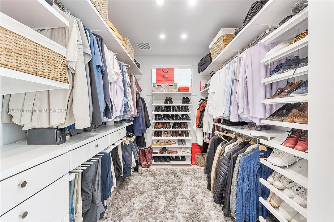 For Sale: $3,100,000 (5 beds, 5 baths, 2873 Square Feet)