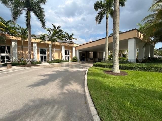 最近售出: $128,000 (2 贝兹, 2 浴室, 1153 平方英尺)