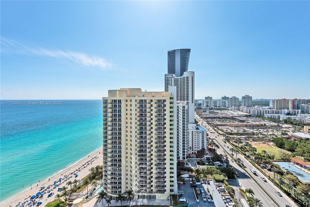 На продажу: $2,975,000 (2 спален, 3 ванн, 2070 Квадратных фут)