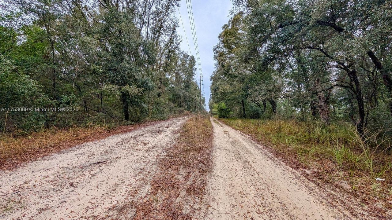 最近售出: $15,500 (0.41 acres)