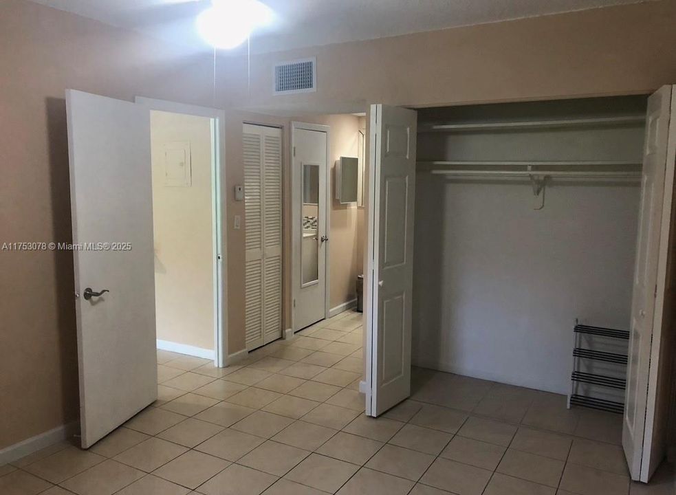 Active With Contract: $205,000 (1 beds, 1 baths, 590 Square Feet)