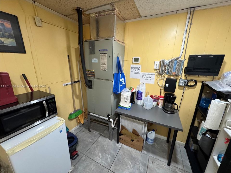 合同活跃: $2,200,000 (0 贝兹, 0 浴室, 0 平方英尺)