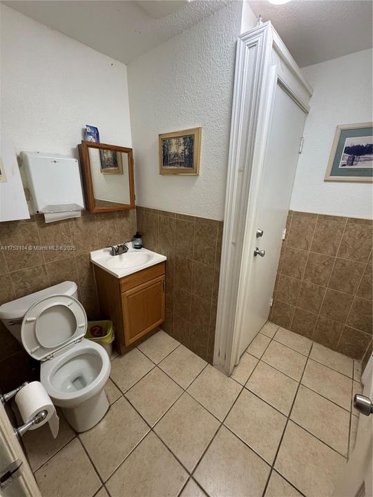 合同活跃: $2,200,000 (0 贝兹, 0 浴室, 0 平方英尺)