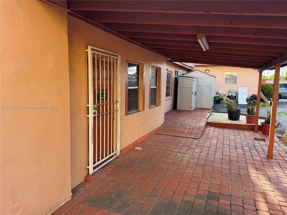 合同活跃: $2,200,000 (0 贝兹, 0 浴室, 0 平方英尺)