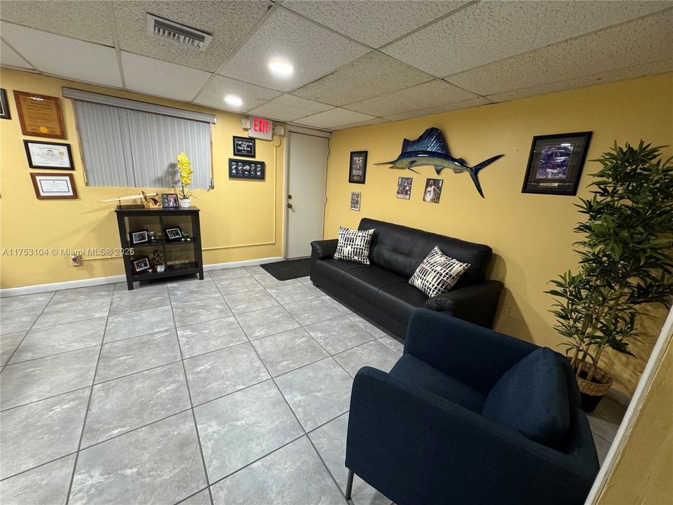 合同活跃: $2,200,000 (0 贝兹, 0 浴室, 0 平方英尺)