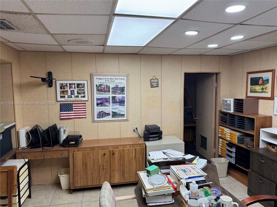 合同活跃: $2,200,000 (0 贝兹, 0 浴室, 0 平方英尺)