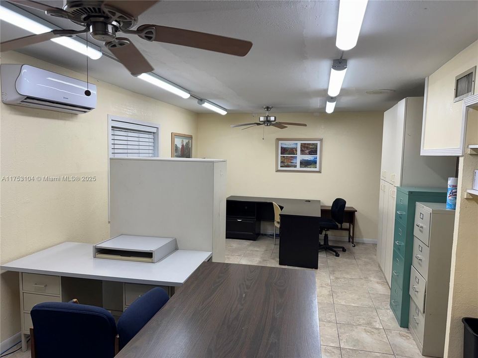 合同活跃: $2,200,000 (0 贝兹, 0 浴室, 0 平方英尺)