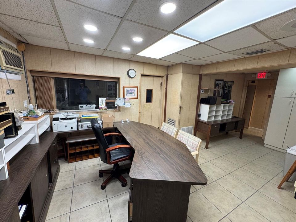 合同活跃: $2,200,000 (0 贝兹, 0 浴室, 0 平方英尺)